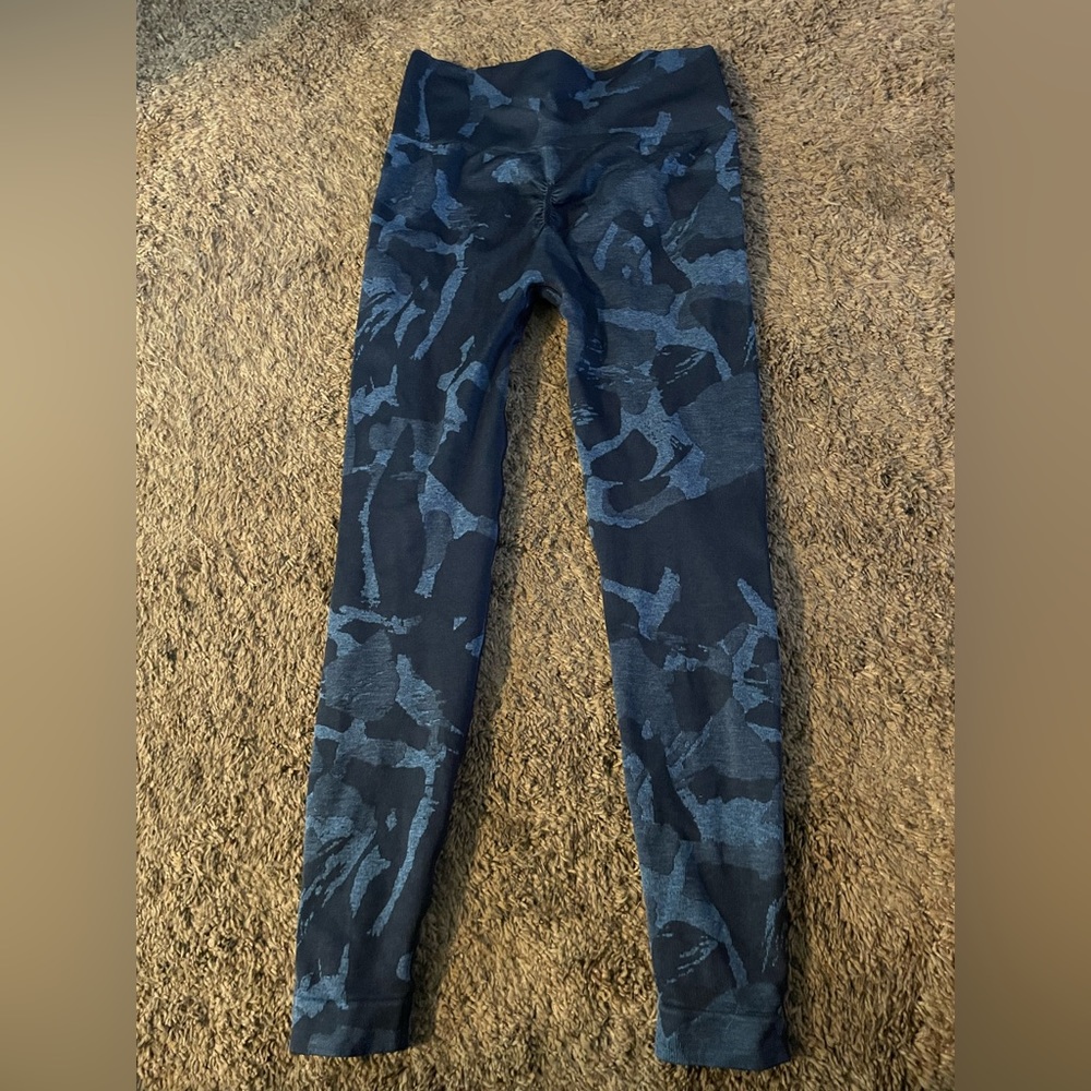 Gymshark navy blue camo booty scrunch leggings